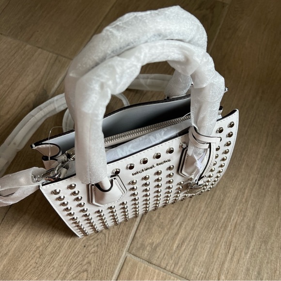 MICHAEL KORS Mercer Medium Studded Messenger Bag - Picture 5 of 7